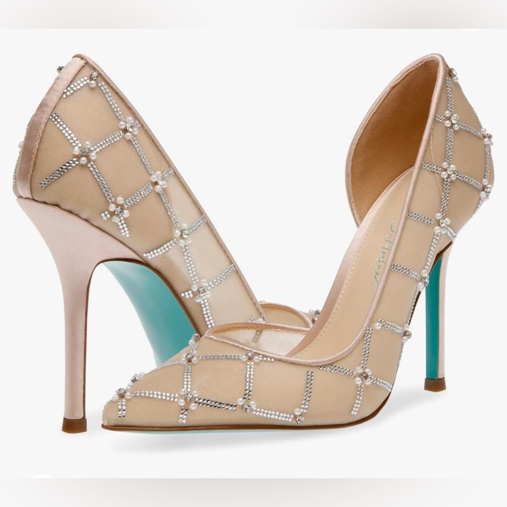 BRAND NEW Betsy Johnson Women’s Cruze Pump